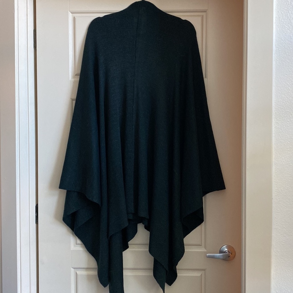 Poncho - Picture 3 of 3
